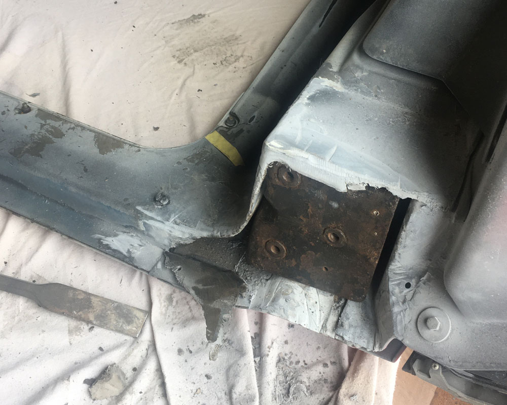 volvo vnl hinge area repair volvo-vnl-hinge-area-repair-03